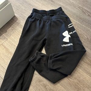 TWO pairs of Under Armour sweatpants BOYS (sold together)